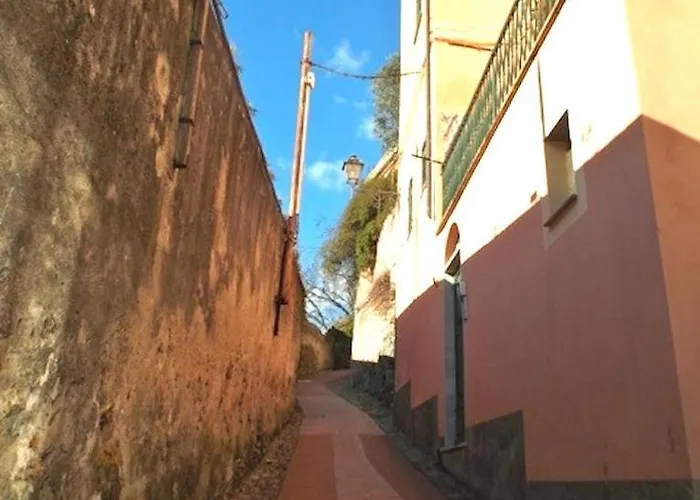 Rivierarent Colori Al Castello Finalborgo דירה