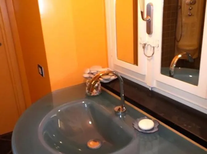 Rivierarent Colori Al Castello Finalborgo דירה